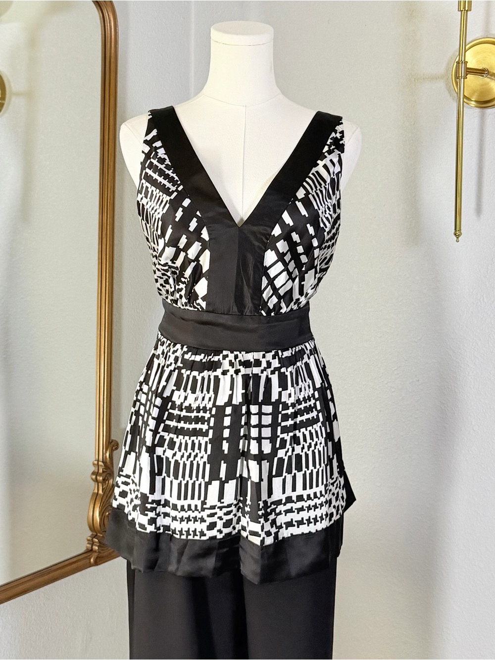 Y2K ECI Woman 100% Silk Geometric Black & White V-Neck Babydoll Tank Top 14W